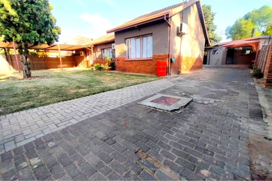 To Let 3 Bedroom Property for Rent in Geelhoutpark North West